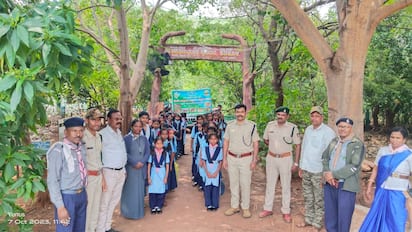 ಪೋಟೊ-೮ ಎಸ್.ಎಚ್.ಟಿ. ೧ಕೆ-ತಾಲೂಕಿನ ಕಪ್ಪತ್ತಗುಡ್ಡದ ಕಪ್ಪತ್ತಮಲ್ಲೇಶ್ವರ ದೈವಿವನದಲ್ಲಿ ನಡೆದ ೬೯ನೇ ವನ್ಯಜೀವಿ ಸಪ್ತಾಹ ಕಾರ್ಯಕ್ರಮದಲ್ಲಿ ವಲಯ ಅರಣ್ಯಾಧಿಕಾರಿ ರಾಮಪ್ಪ ಪೂಜಾರ ಪಾಲ್ಗೊಂಡು ಮಾತನಾಡಿದರು. | Kannada Prabha